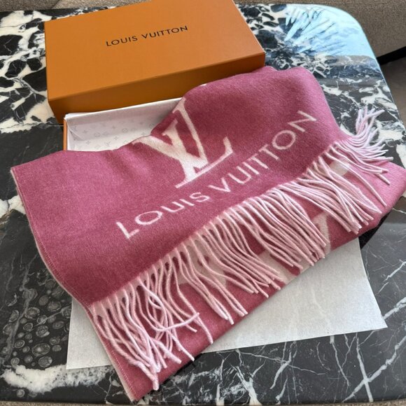 Women's Louis Vuitton Scarf - Picture 1 of 5